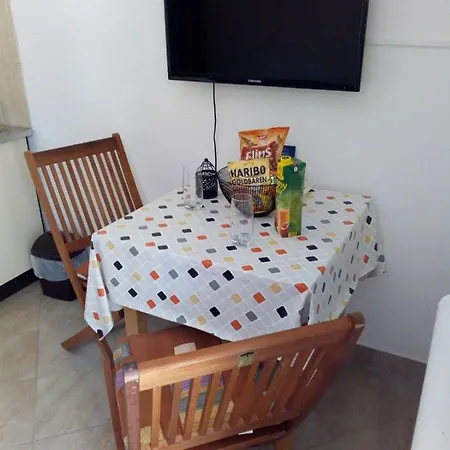 Leo Apartment